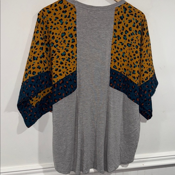 Plush Boutique blouse dolman sleeve handkerchief short sleeve leopard large soft - Picture 5 of 5